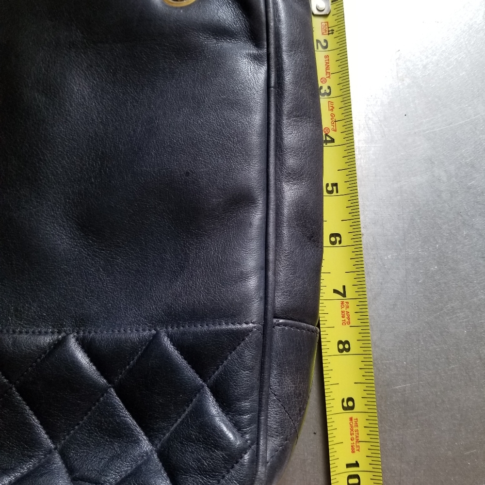 Vintage authentic 1984 Chanel tote - Picture 5 of 16